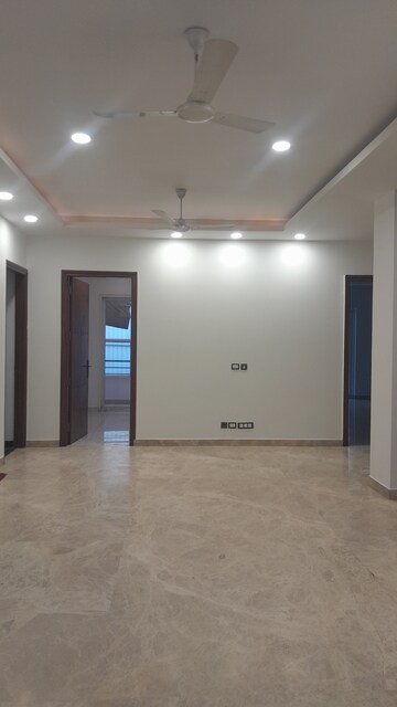Room in 3 BHK Builder Floor at SS Mayfield Gardens, Sector 51 – for Rent