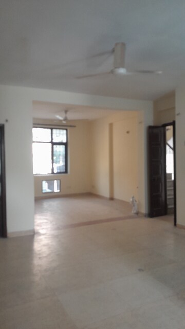 Furnished Amenities in 3 BHK Builder Floor at SS Mayfield Gardens, Sector 51 – for Rent