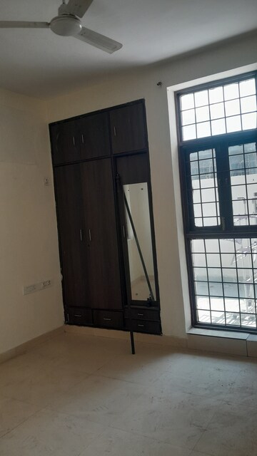 Room in 3 BHK Builder Floor at SS Mayfield Gardens, Sector 51 – for Rent