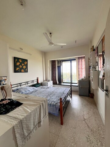 Bedroom in 5 BHK Apartment at Andheri West – for Rent