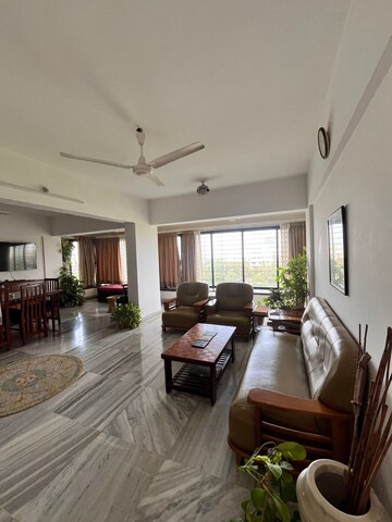 Living Room in 5 BHK Apartment at Andheri West – for Rent