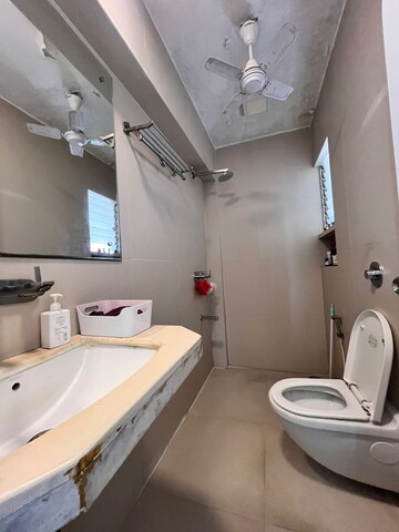 Bathroom in 5 BHK Apartment at Andheri West – for Rent