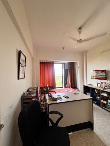 Room in 5 BHK Apartment at Andheri West – for Rent