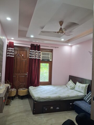 Bedroom in 3 BHK Builder Floor at Ardee City, Sector 52 – for Rent
