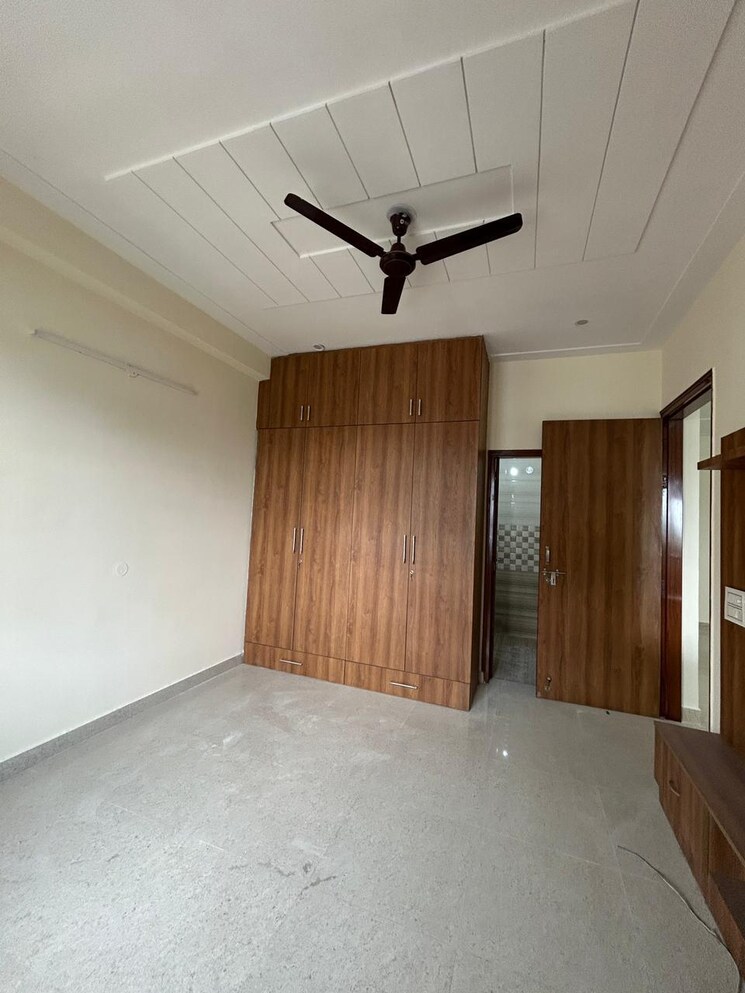 Room, ardee-city 4 Bedroom 300 Sq.Ft. Builder Floor In Sector 52 Gurgaon 8969566