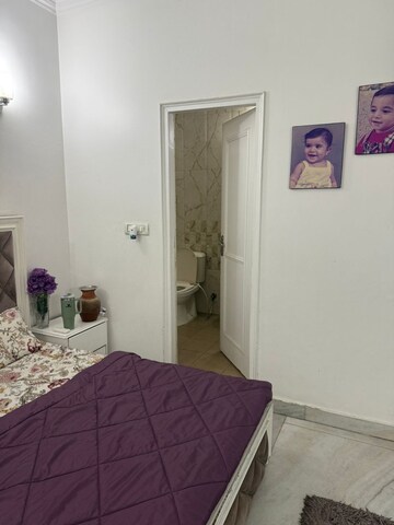 Bedroom in 3 BHK Builder Floor at Green Park – for Rent