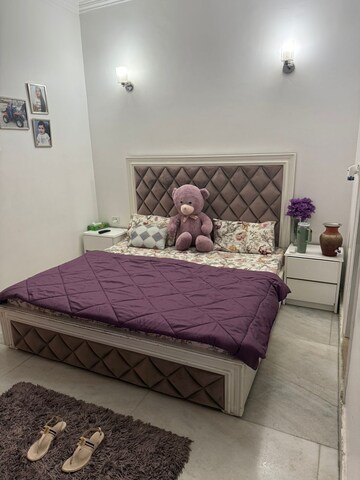 Bedroom in 3 BHK Builder Floor at Green Park – for Rent