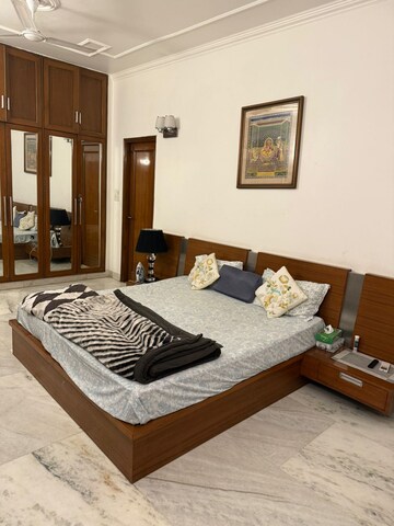 Bedroom in 3 BHK Builder Floor at Green Park – for Rent