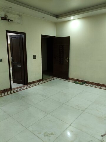 Room in 2 BHK Builder Floor at Safdarjung Enclave – for Rent