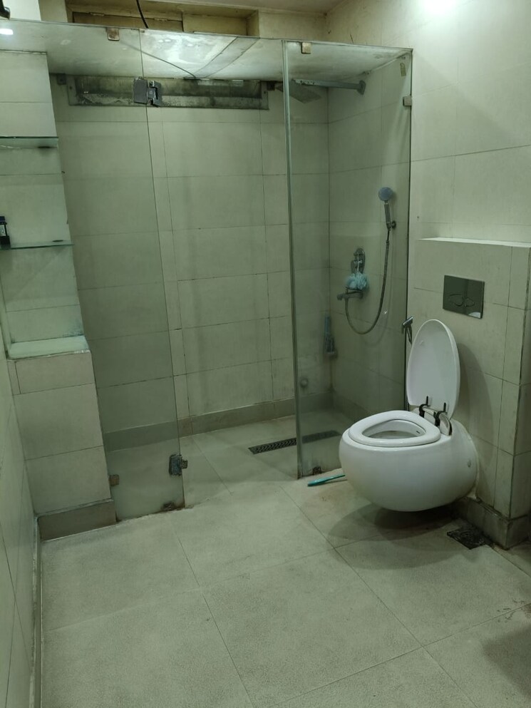 Bathroom, safdarjung enclave 2 Bedroom 1800 Sq.Ft. Builder Floor In Safdarjung Enclave Delhi 8969580