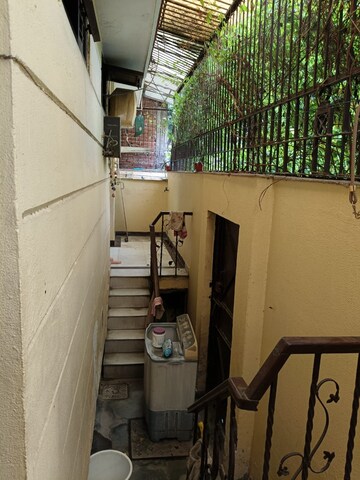 Balcony in 2 BHK Builder Floor at Safdarjung Enclave – for Rent