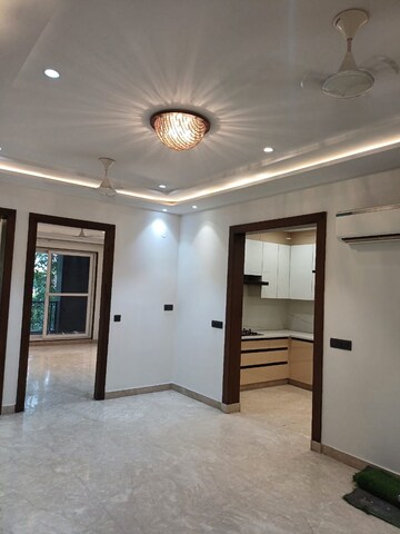 Room in 3 BHK Builder Floor at Dlf Phase ii – for Rent