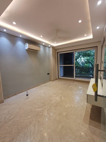Room in 3 BHK Builder Floor at Dlf Phase ii – for Rent
