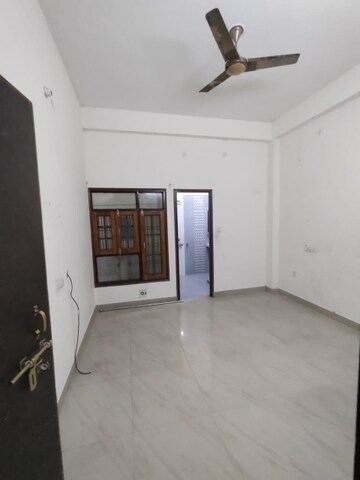 Room in 2 BHK Independent House at Gomti Nagar – for Rent