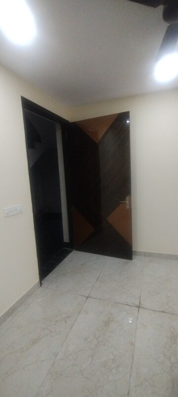 Furnished Amenities in 3 BHK Builder Floor at RWA Apartments Sector 19, Sector 19 – for Rent