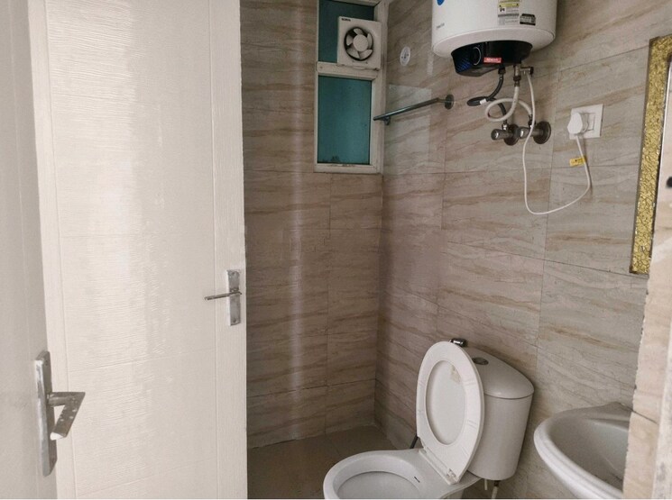 Bathroom, ajnara-grand-heritage 2 Bedroom 984 Sq.Ft. Apartment In Sector 74 Noida 8969605