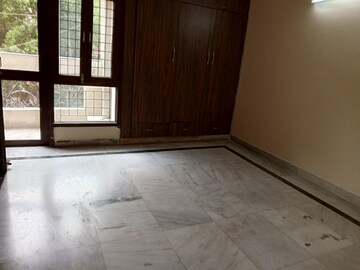 Room in 3 BHK Apartment at Karanvir Towers, Sector 52 – for Rent