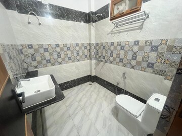 Bathroom in 3.5 BHK Independent House at Gomti Nagar – for Rent