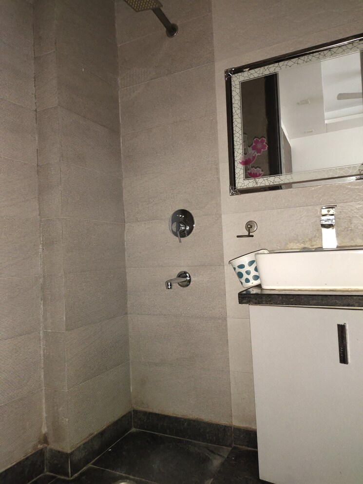 Bathroom, lajpat nagar 4 2 Bedroom 900 Sq.Ft. Builder Floor In Lajpat Nagar 4 Delhi 8969767