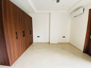 Room in 3 BHK Builder Floor at DLF Pink Town House, Dlf City Phase 3 – for Rent