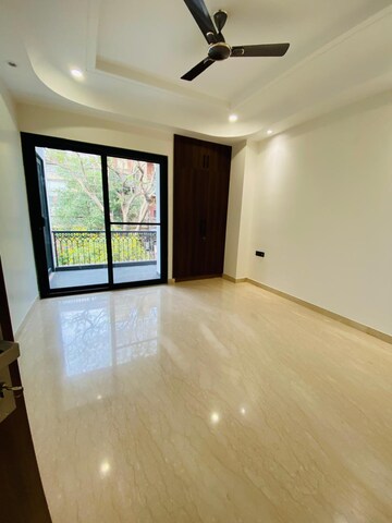 Room in 3 BHK Builder Floor at DLF Pink Town House, Dlf City Phase 3 – for Rent