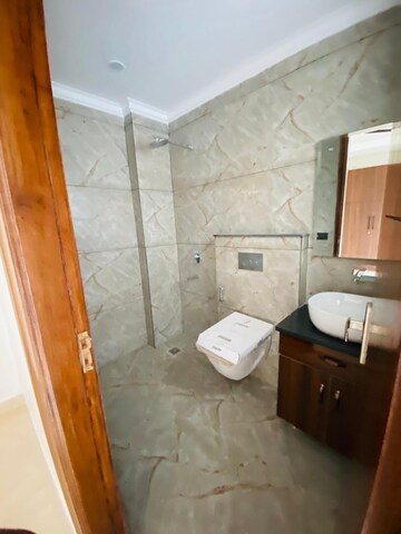 Bathroom in 3 BHK Builder Floor at DLF Pink Town House, Dlf City Phase 3 – for Rent