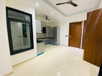 Room in 3 BHK Builder Floor at DLF Pink Town House, Dlf City Phase 3 – for Rent