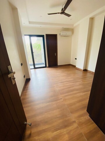 Room in 3 BHK Builder Floor at DLF Pink Town House, Dlf City Phase 3 – for Rent