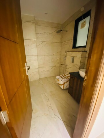 Bathroom in 3 BHK Builder Floor at DLF Pink Town House, Dlf City Phase 3 – for Rent