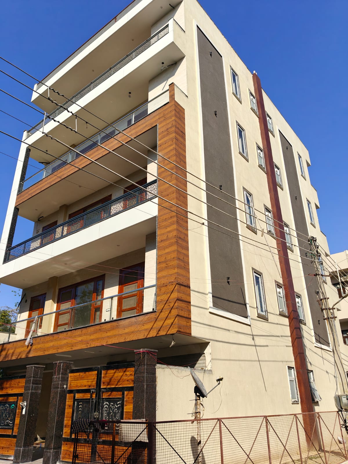 3 BHK + Pooja Room Builder Floor For Rent in Sector 23