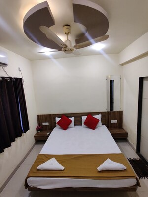 Team Area in 4 BHK Villa at Agarwal And Doshi Complex, Vasai West – for Sale