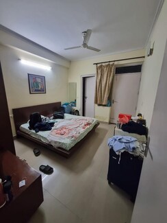 4 BHK + Servant Room Apartment For Sale in DLF Belvedere Towers