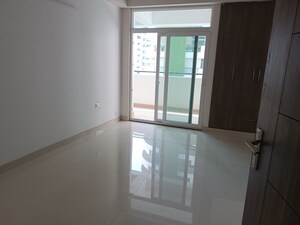 Room in 3 BHK Apartment at Amrapali Heartbeat City, Sector 107 – for Sale