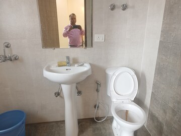 Bathroom in 4 BHK Apartment at Amrapali Heartbeat City, Sector 107 – for Sale