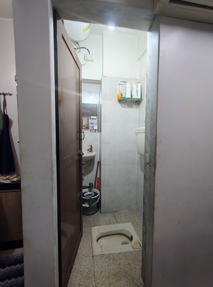 Bathroom, sanaya-krish-royale Commercial Office Space 700 Sq.Ft. In Parel Mumbai 8969882