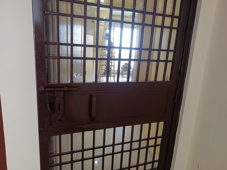 Room, amrapali-heartbeat-city 3 Bedroom 1550 Sq.Ft. Apartment In Sector 107 Noida 8969890