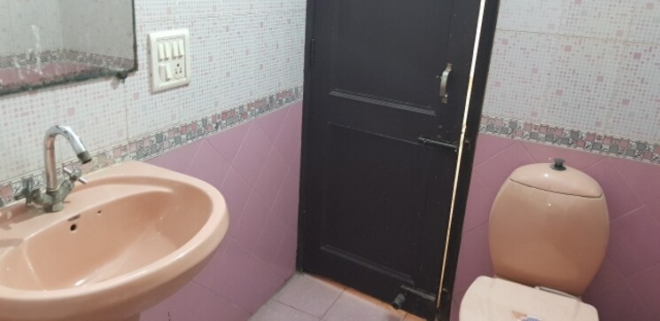 Bathroom, sector 50 3 Bedroom 1650 Sq.Ft. Builder Floor In Sector 50 Noida 8969891