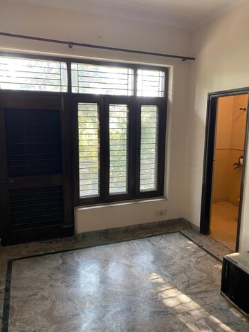 Room in 3.5 BHK Independent House at Sector 30 – for Rent