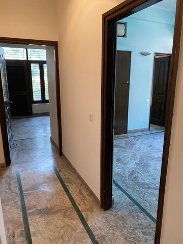 Building Lobby in 3 BHK Apartment at Arun Vihar, Sector 29 – for Rent