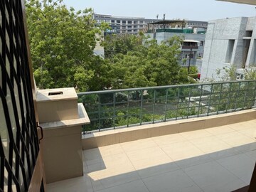 Balcony in 3 BHK Apartment at Arun Vihar, Sector 29 – for Rent