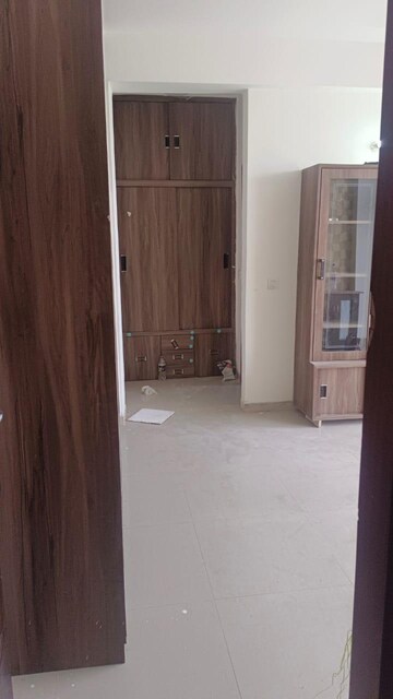 Room in 3 BHK Apartment at Omaxe Residency, Gomti Nagar – for Rent