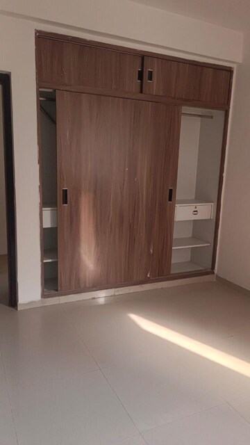 Room in 3 BHK Apartment at Omaxe Residency, Gomti Nagar – for Rent