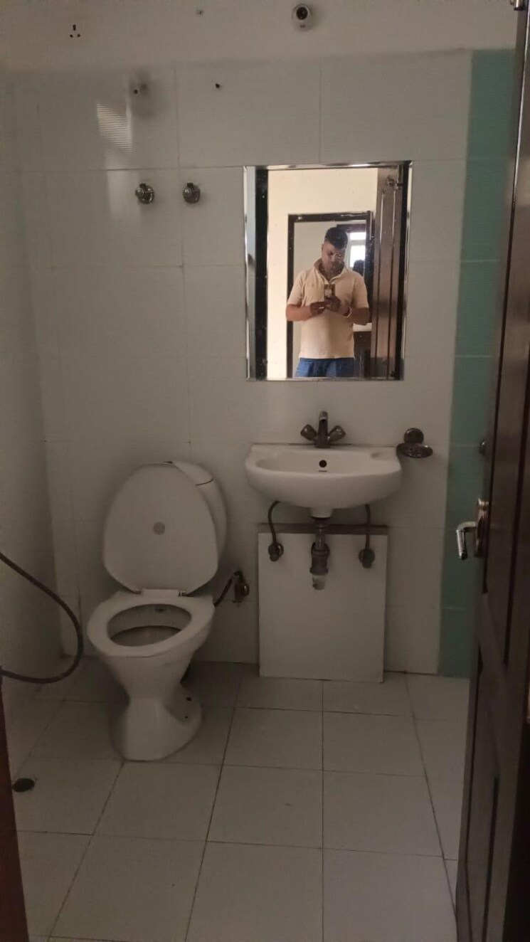 Bathroom, omaxe-residency 3 Bedroom 1450 Sq.Ft. Apartment In Gomti Nagar Lucknow 8969914