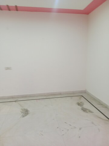 Room in 2 BHK Builder Floor at Sector 6 – for Rent