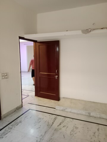 Room in 2 BHK Builder Floor at Sector 6 – for Rent