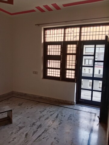 Room in 2 BHK Builder Floor at Sector 6 – for Rent