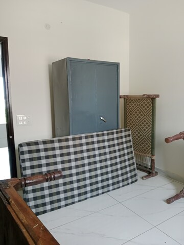 Room in 2 BHK Builder Floor at Sector 6 – for Rent