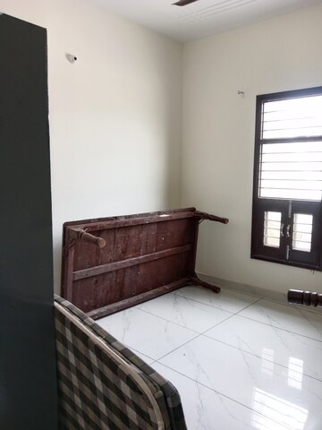 Room in 2 BHK Builder Floor at Sector 6 – for Rent