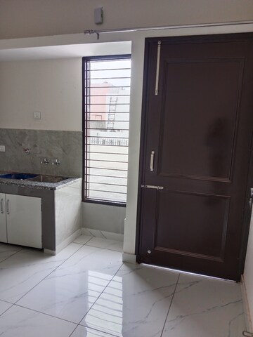 Room in 2 BHK Builder Floor at Sector 6 – for Rent