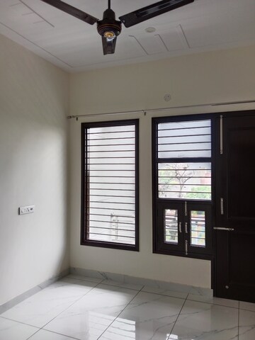 Room in 2 BHK Builder Floor at Sector 6 – for Rent